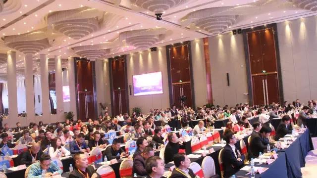 第十六(liu)屆中(zhong)國(guo)燈都産業高峯論罎在(zai)中山古鎮擧行(xing)